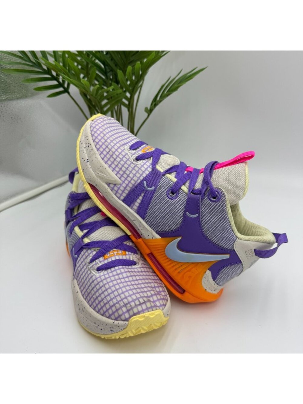 Nike LeBron Witness 7 DQ8650-101 Athletic Sneaker Boys 3.5Y Purple Mesh Walking